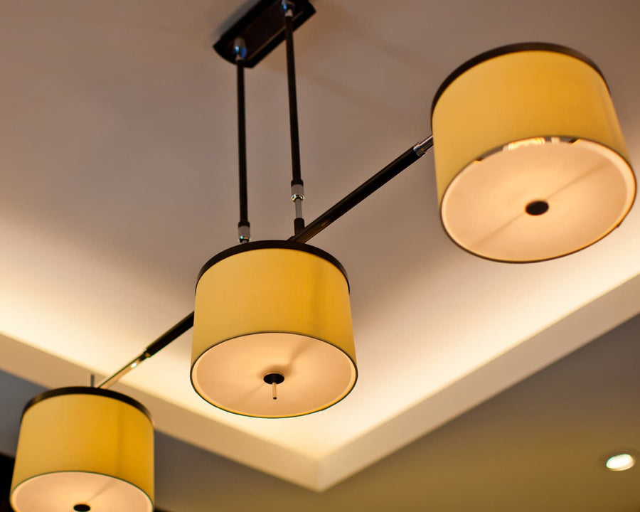 Lumière ronde fixée au plafond