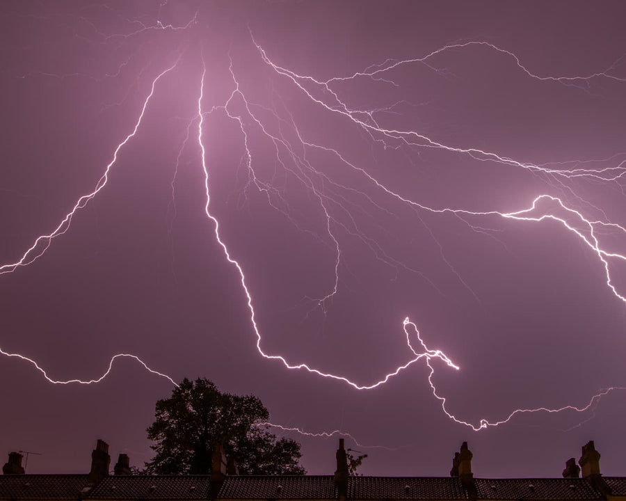 Orage qui crée des arcs électriques