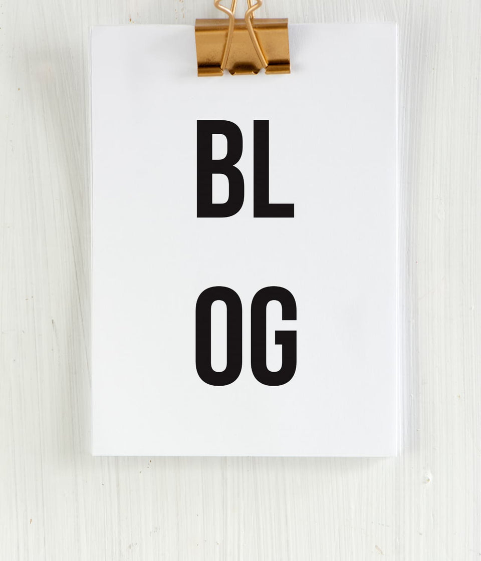 Un calepin en blanc, il y a écrit blog