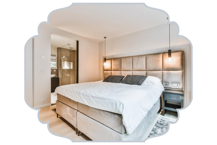 Une chambre avec un bel eclairage